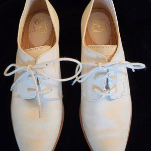Frye Lace up wingtips size 9M